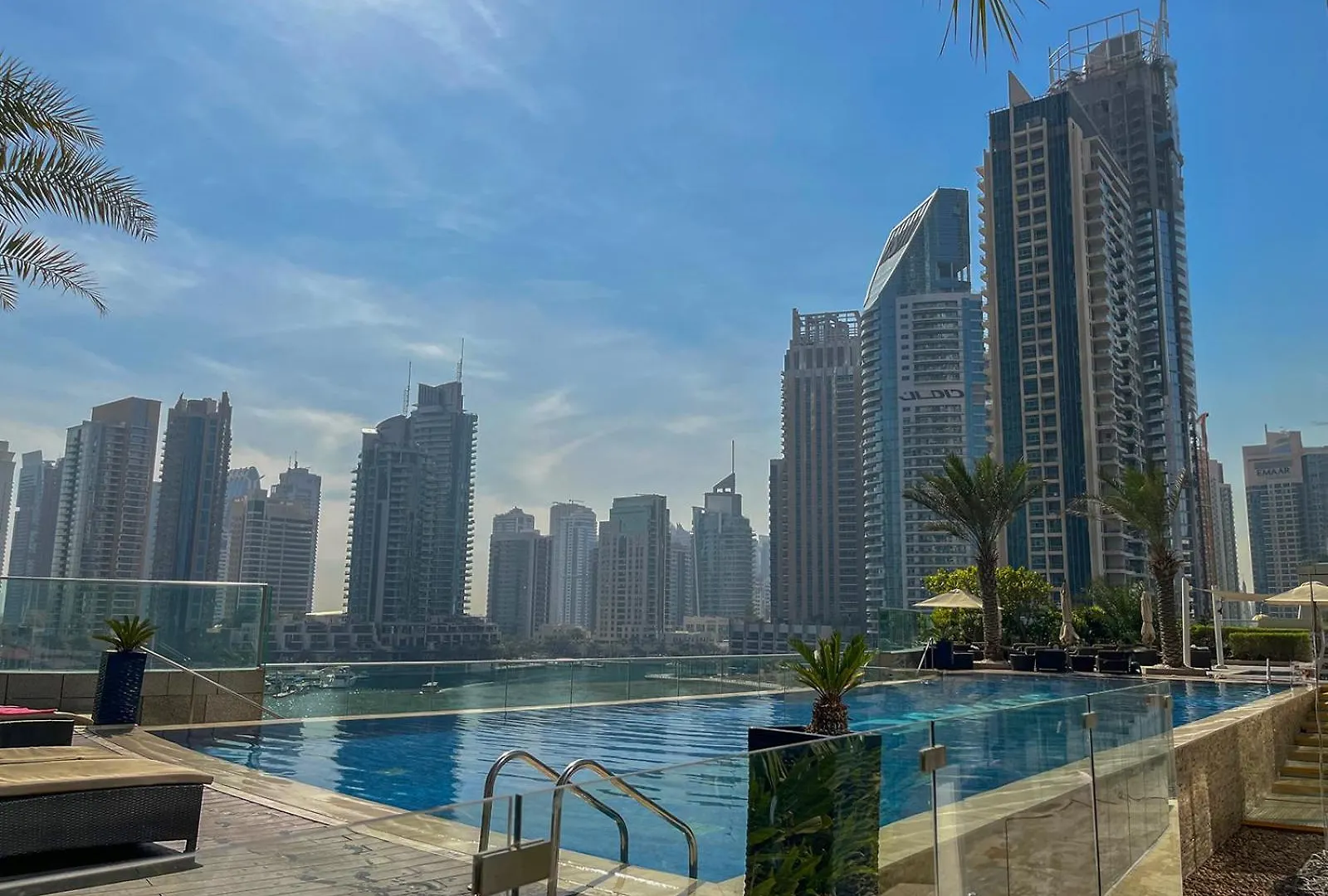 Urban Retreat: Sea View Apartment In Dubai Marina 아랍에미리트