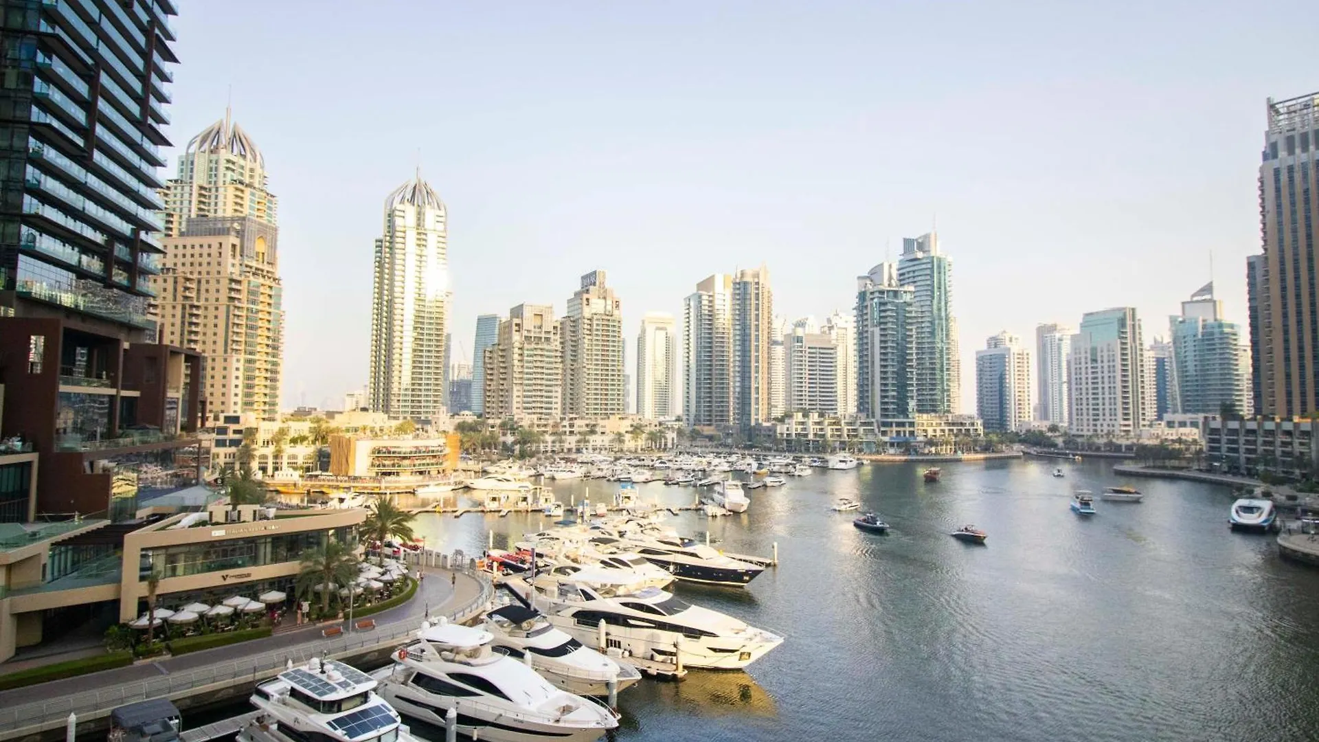 Urban Retreat: Sea View Apartment In Dubai Marina 아랍에미리트