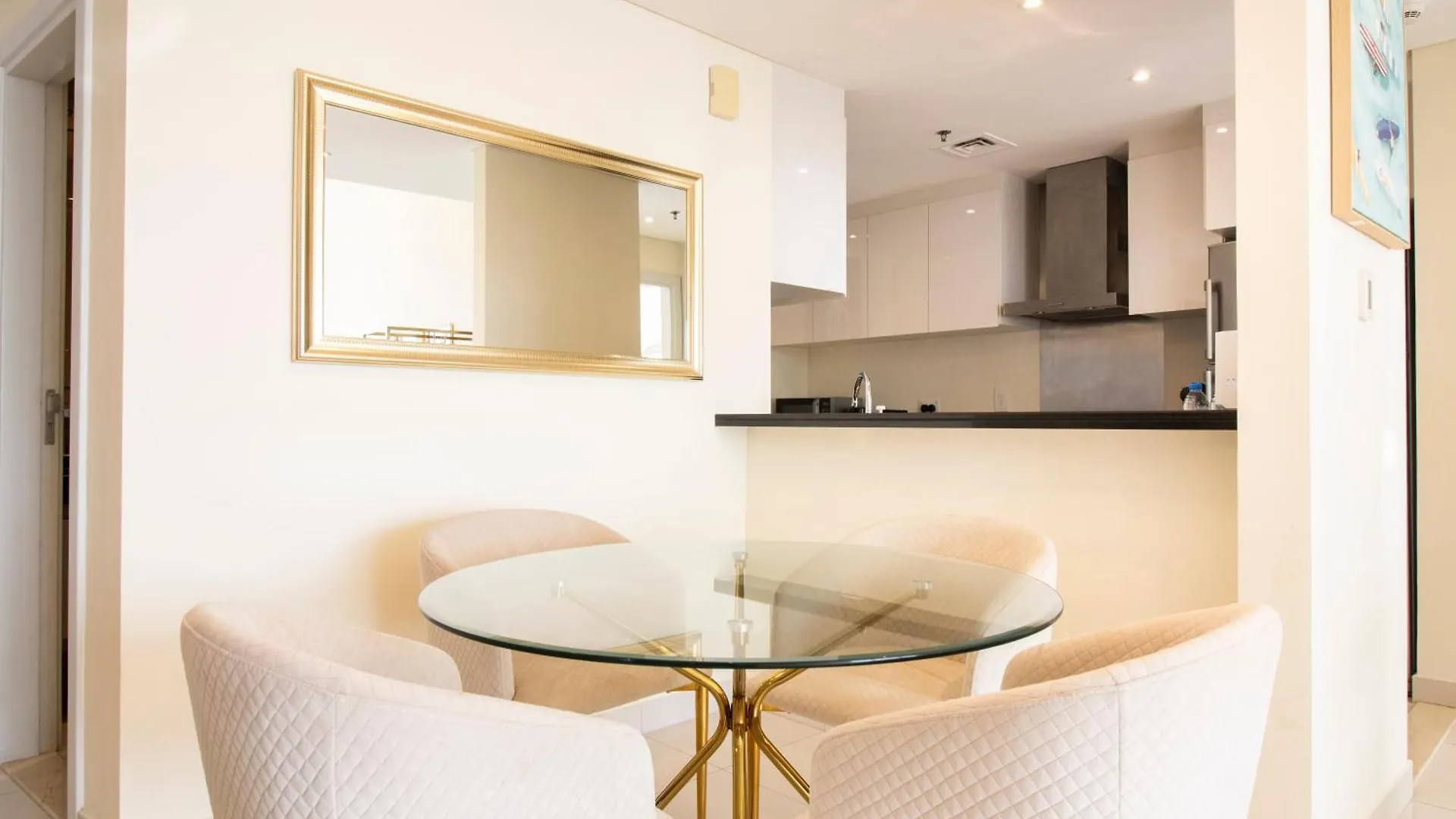 Urban Retreat: Sea View Apartment In Dubai Marina