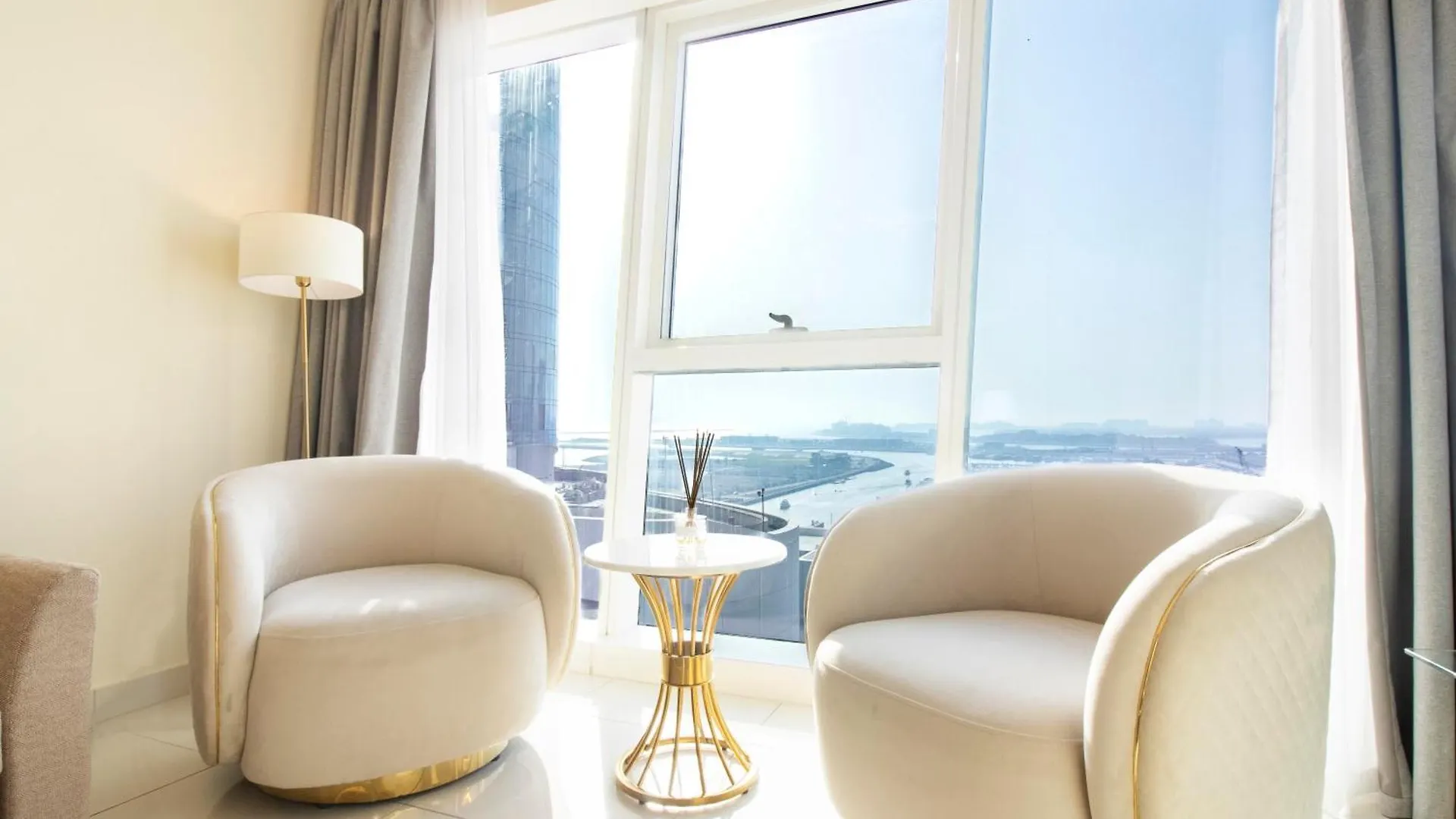 Urban Retreat: Sea View Apartment In Dubai Marina 0*,